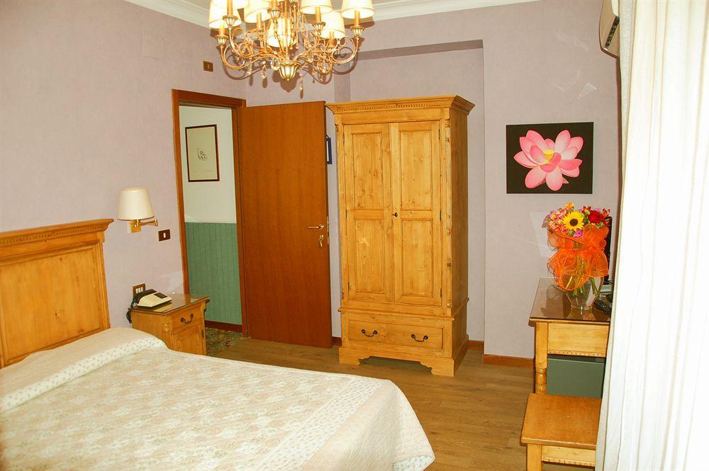 Hotel La Culla Del Lago كاستل غاندولفو المظهر الخارجي الصورة